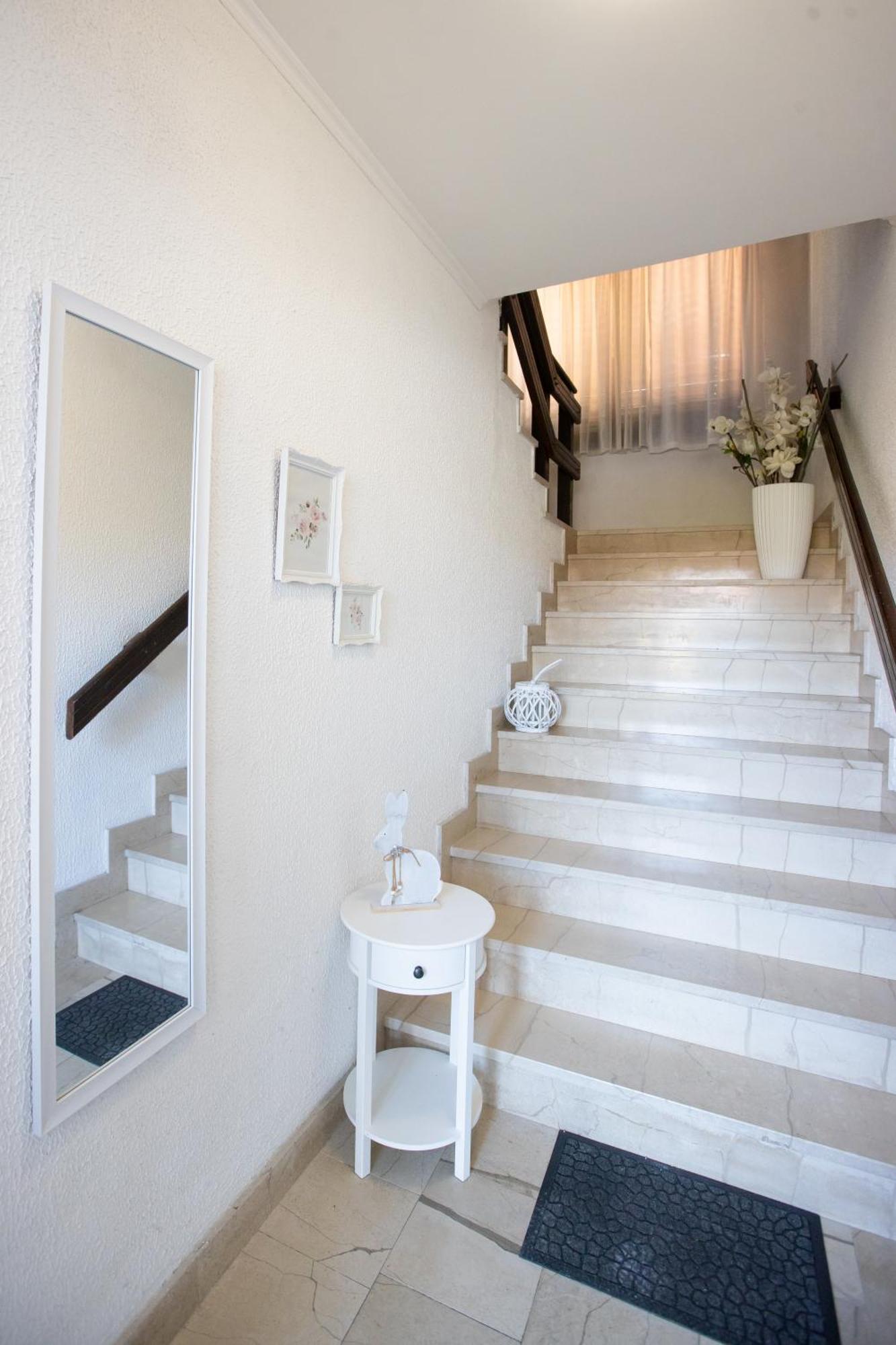 Guesthouse Sanabor Postojna Kültér fotó
