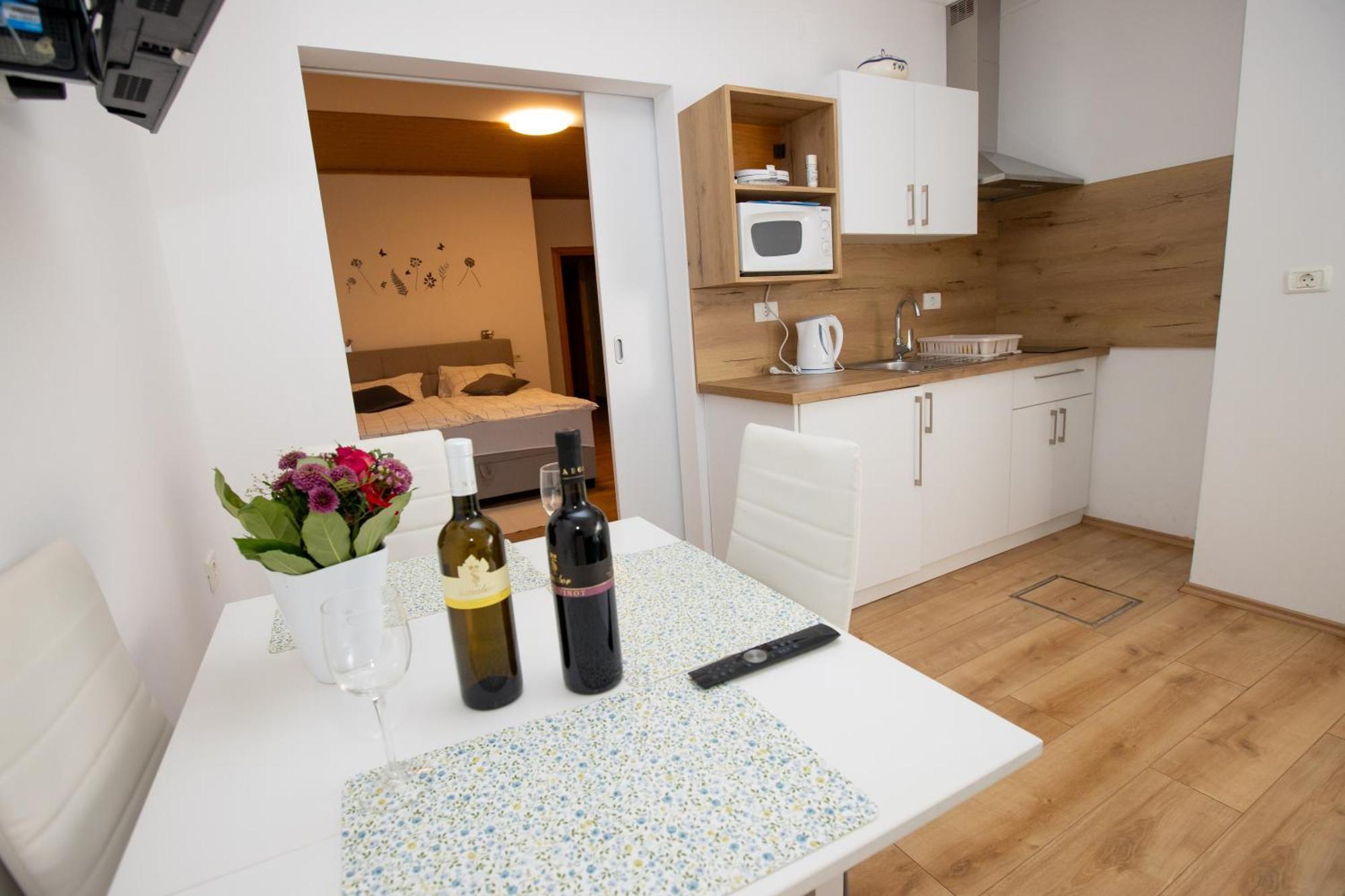 Guesthouse Sanabor Postojna Kültér fotó